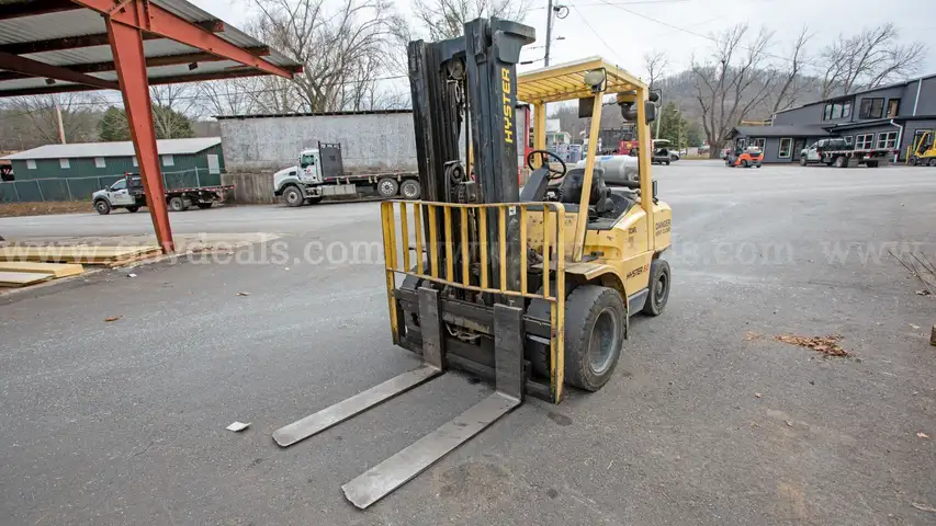 2006 Hyster H80XM Pneumatic Tire Forklift