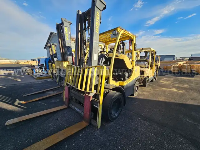 2011 Hyster H80FT Pneumatic Tire Forklift -*Inoperable*