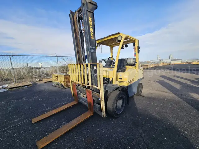 2011 Hyster H80FT Pneumatic Tire Forklift