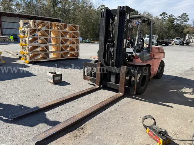 2006 Toyota 7FDU70 Pneumatic Tire Forklift