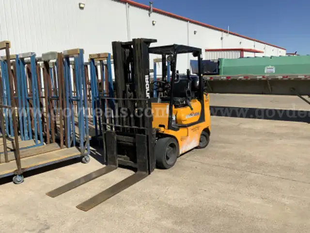 2015 Hyundai HLF30C-5 Pneumatic Tire Forklift-*Inoperable*