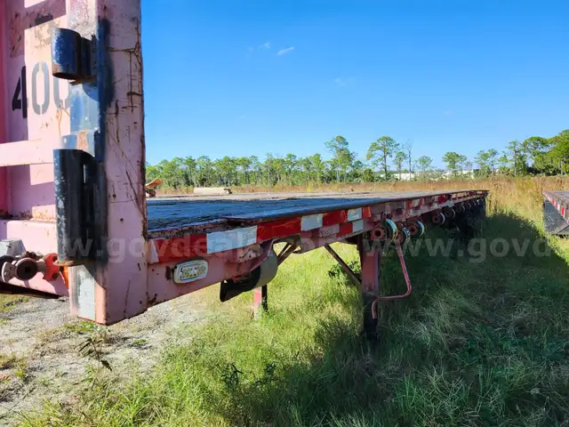 1990 Miller 45 Ft T/A Flatbed Trailer