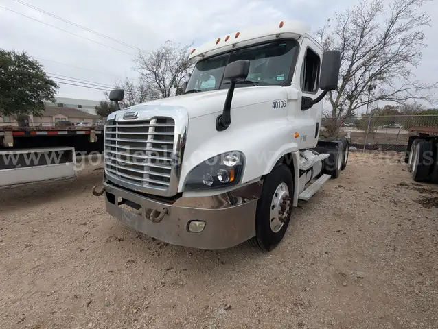 2015 Freightliner Cascadia 125 Day Cab T/A Truck Tractor