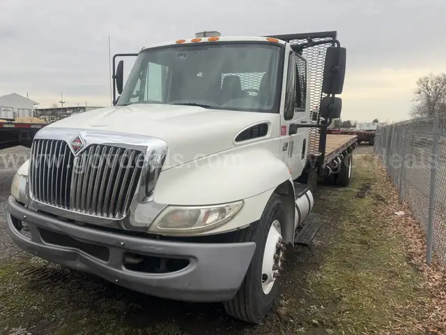 2007 International DuraStar 4300 S/A Flatbed Truck