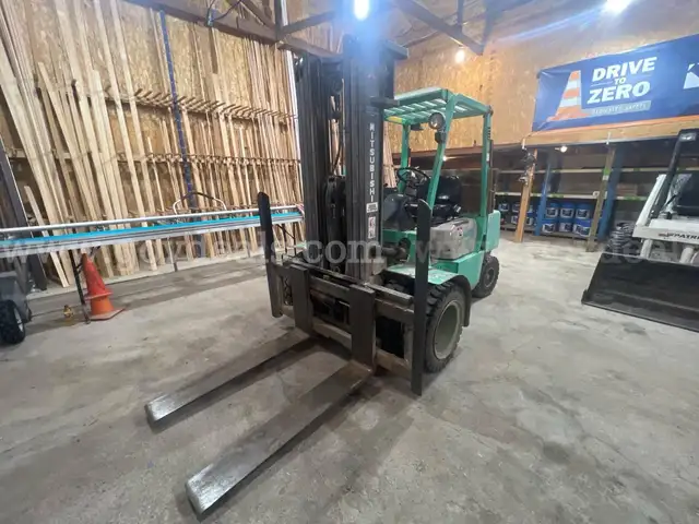 1993 Mitsubishi FG35 Pneumatic Tire Forklift