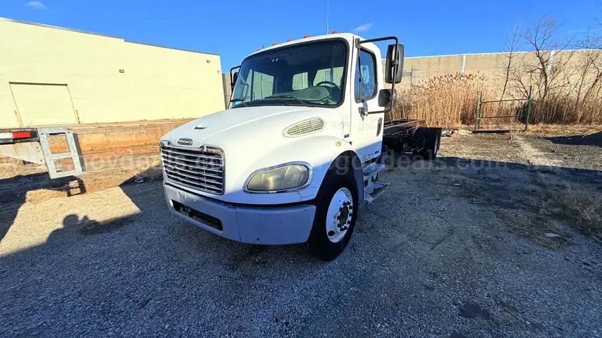 2004 Freightliner M2 106 S/A Cab & Chassis Inoperable