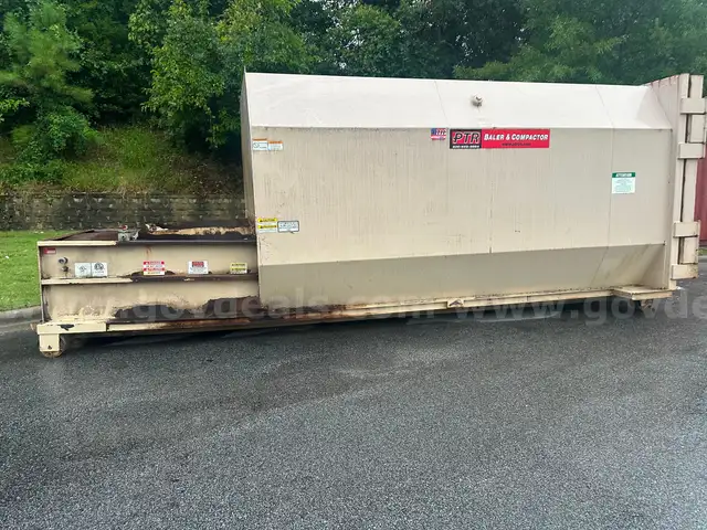 Self contained refuse compactor
