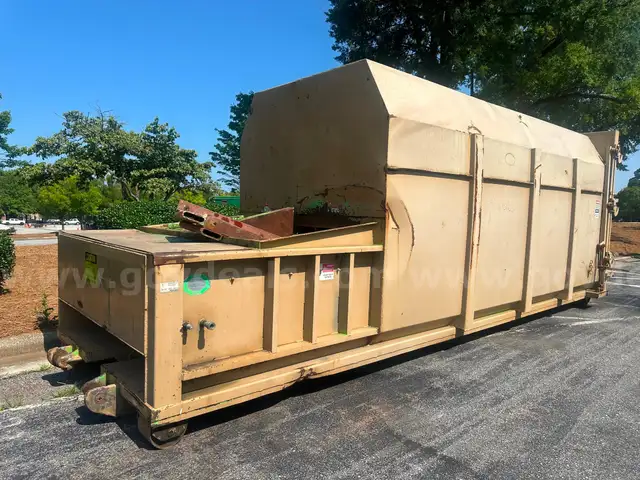 Self contained refuse split compactor