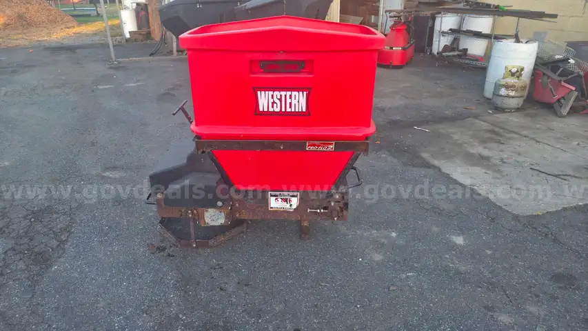 Western Pro-Flo 2 Hopper Salt Spreader