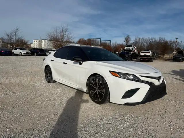 Impounded 2018 Toyota Camry Front wheel drive 2.5 L V6
