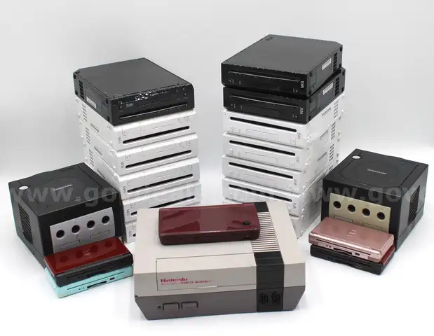 Lot of 21 Nintendo Consoles & Games