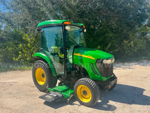 2010 John Deere 3520 Compact Utility Tractor 72&#x22; mower deck