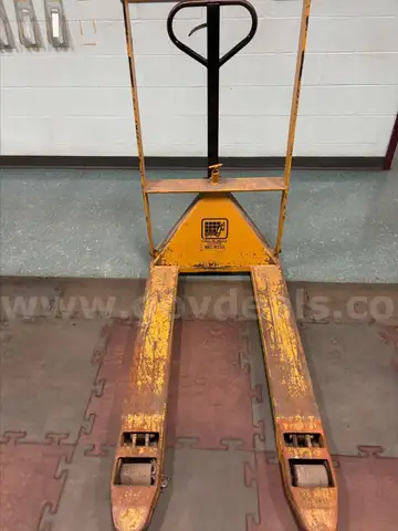 Manual pallet jack with guarding