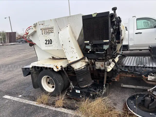 Isuzu NPR Tymco 210 Street Sweeper – Non-Running – Complete