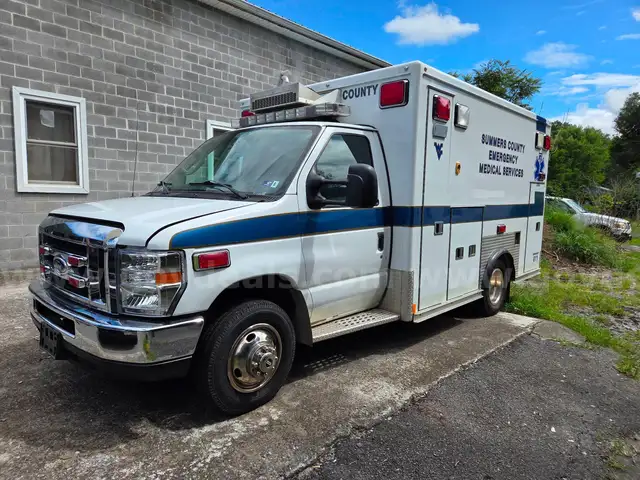 2011 Ford E-350 Medtec Ambulance