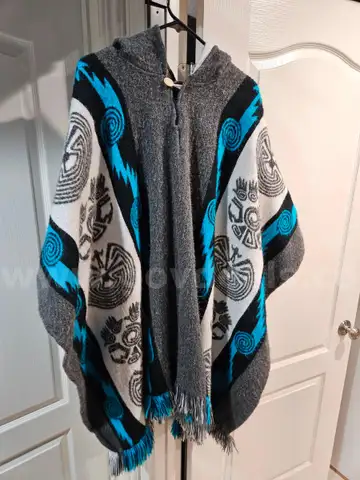 Authentic Mexican (Mazatlán) Artisan Wool Poncho | New / Unworn