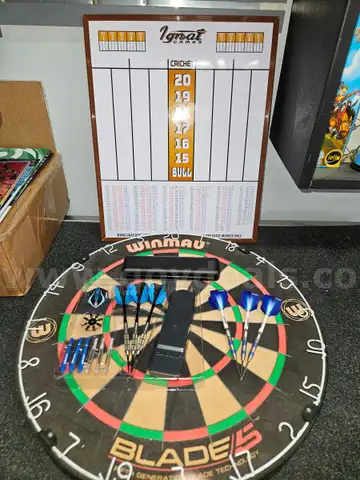 NEW Professional Dartboard, Magnetic Scoreboard, Steel Tip Darts Lot