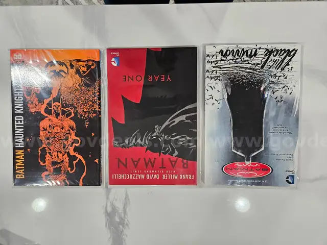 Lot of (3) BATMAN MODERN CLASSIC GRAPHIC NOVEL LOT - Year One, Haunted Knight, Black Mirror