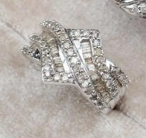 Vintage 10K White Gold Diamond Pavé & Baguette Band Ring - Size 6.5