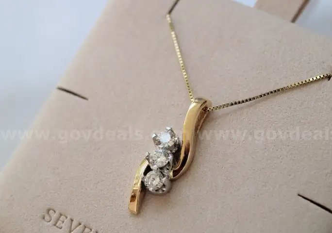 Estate Jewelry | 14K Gold "Past Present Future" Natural Diamond Necklace - 0.50 CTW