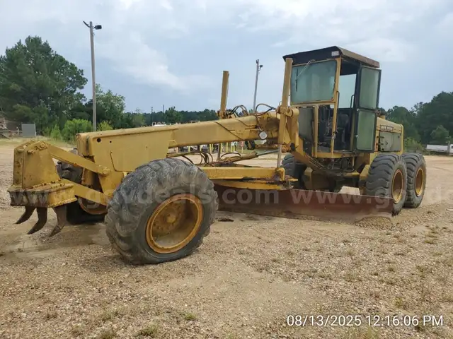 1977 John Deere 670 Articulated Motor Grader