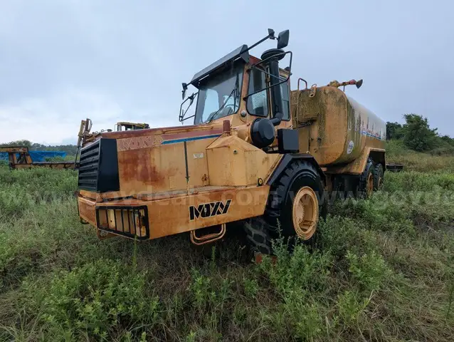 1995 Moxy MT30S-3 6x6 Water Truck