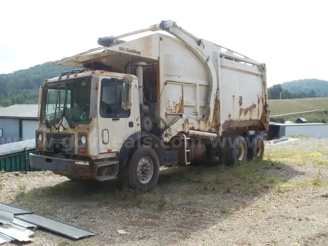 2005 Mack Front Load Garbage Truck