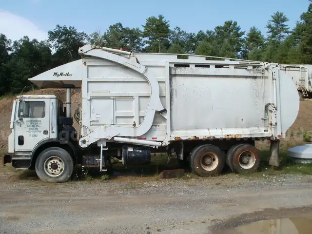 2001 Mack Front Load Garbage Truck