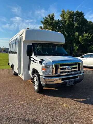 2014 Ford Econoline E-350 Bus