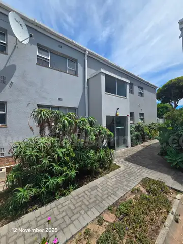 Ground floor modern 2 bedroom flat in Milnerton