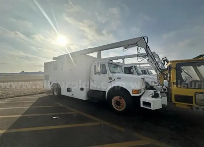 1999 Global 4700/M2  Deice Truck