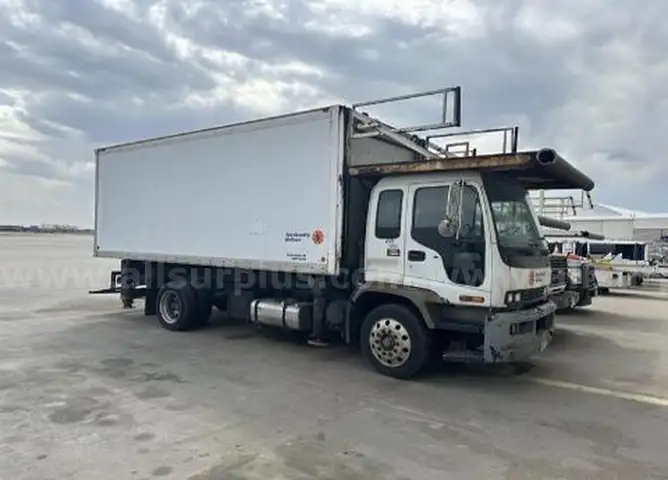 2007 GMC T7500 Catering Lift-Truck