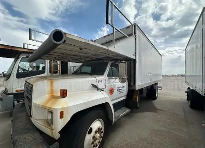 1993 FORD 700 Catering Lift-Truck
