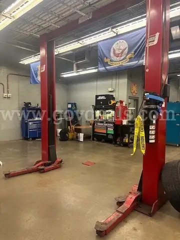 Ammco Hydraulic Vehicle Lift 
