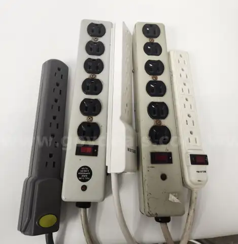 Assorted Lot Of 20 Surge Protectors / Power Strips