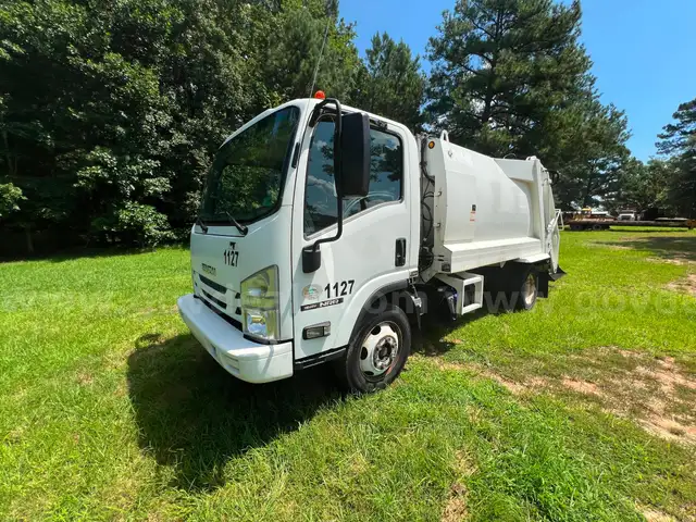 2017 Isuzu NRR Garbage Truck