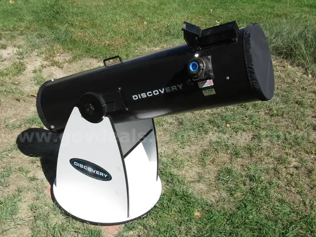 Discovery 10&#x22; DHQ Dobsonian Reflecting Telescope