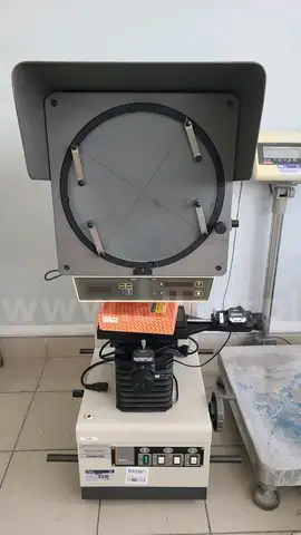 Mitutoyo PJ-3000 Profile Projector