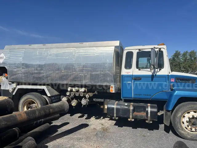 1996 Mack CS300P TANK TRUCK