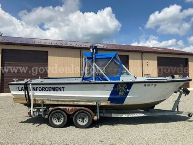 1991 Sea Ark 21 ft. Boat w/ Trailer