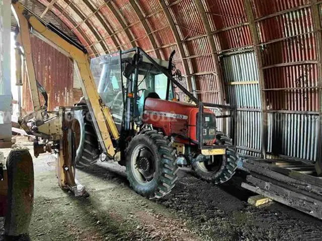 2000 Massey Ferguson 4253 Tractor/ 2001 Tiger Boom Mower