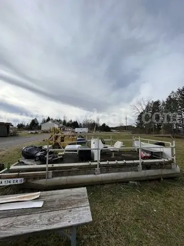 1996 Playbuoy Pontoon WK Boat