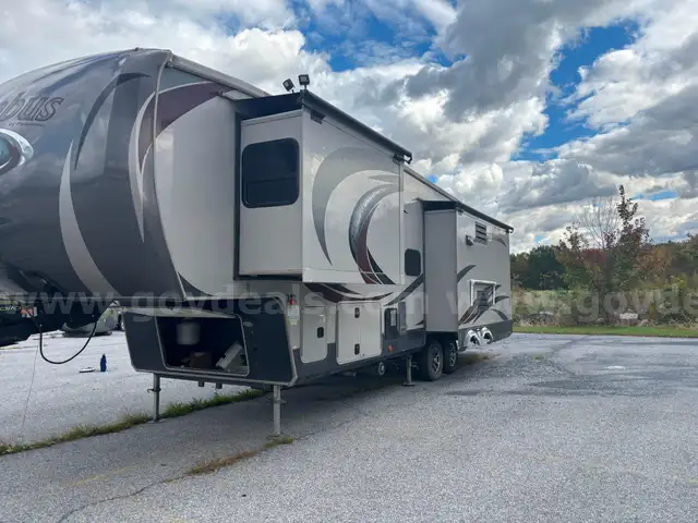 2014 Forest River-Fifth Wheel Trailer