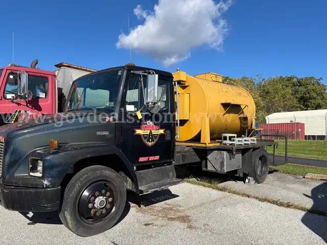 2000 Freightliner FL60