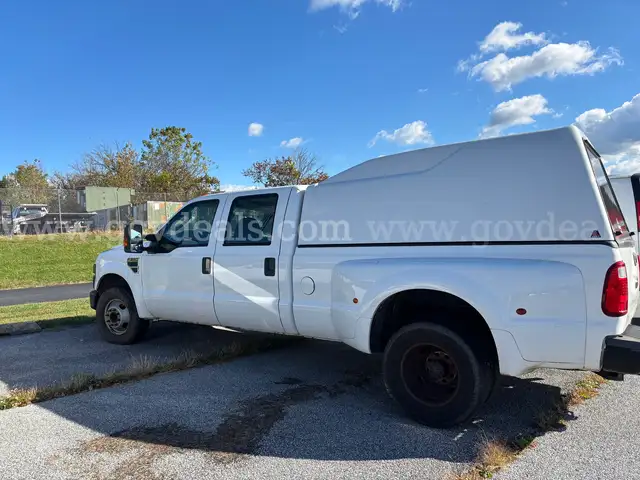 2008 Ford F-350 SD XL Crew Cab Long Bed DRW 2WD