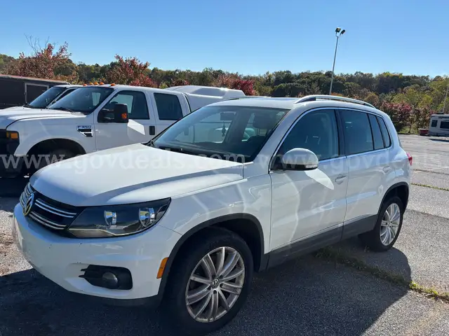 2015 Volkswagen Tiguan S 4Motion 4-DR, 2.0L L4 DOHC 16V TURBO.