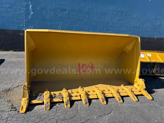 BUCKET CAT 963