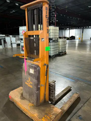 WALK BEHIND LIFT (2500 LBS) BIG JOE 2524-T11