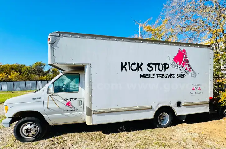 1998 Ford Econoline Box Truck