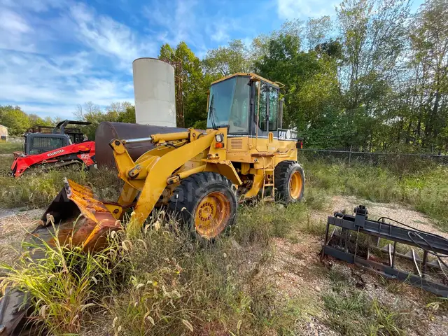 CAT FRONT LOADER